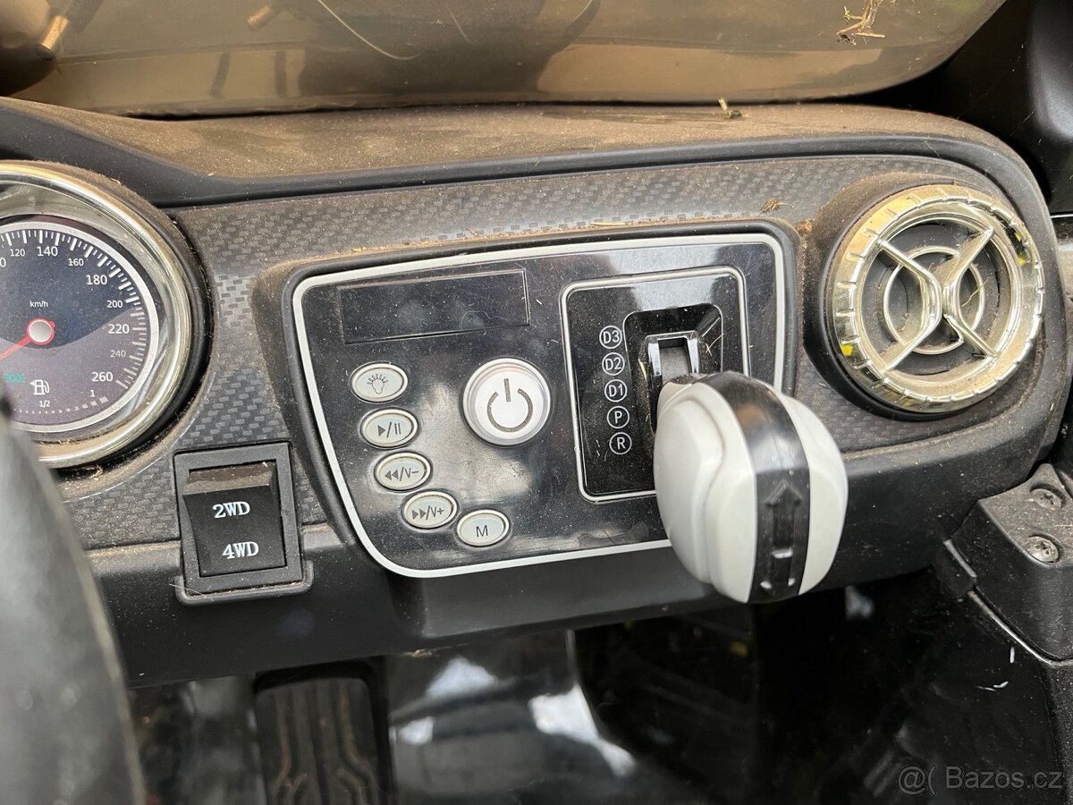 Čtyřkolka Mercedes pickup - 5