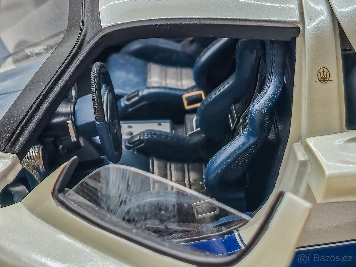 Maserati MC12 1:18 HotWheels ELITE - 5