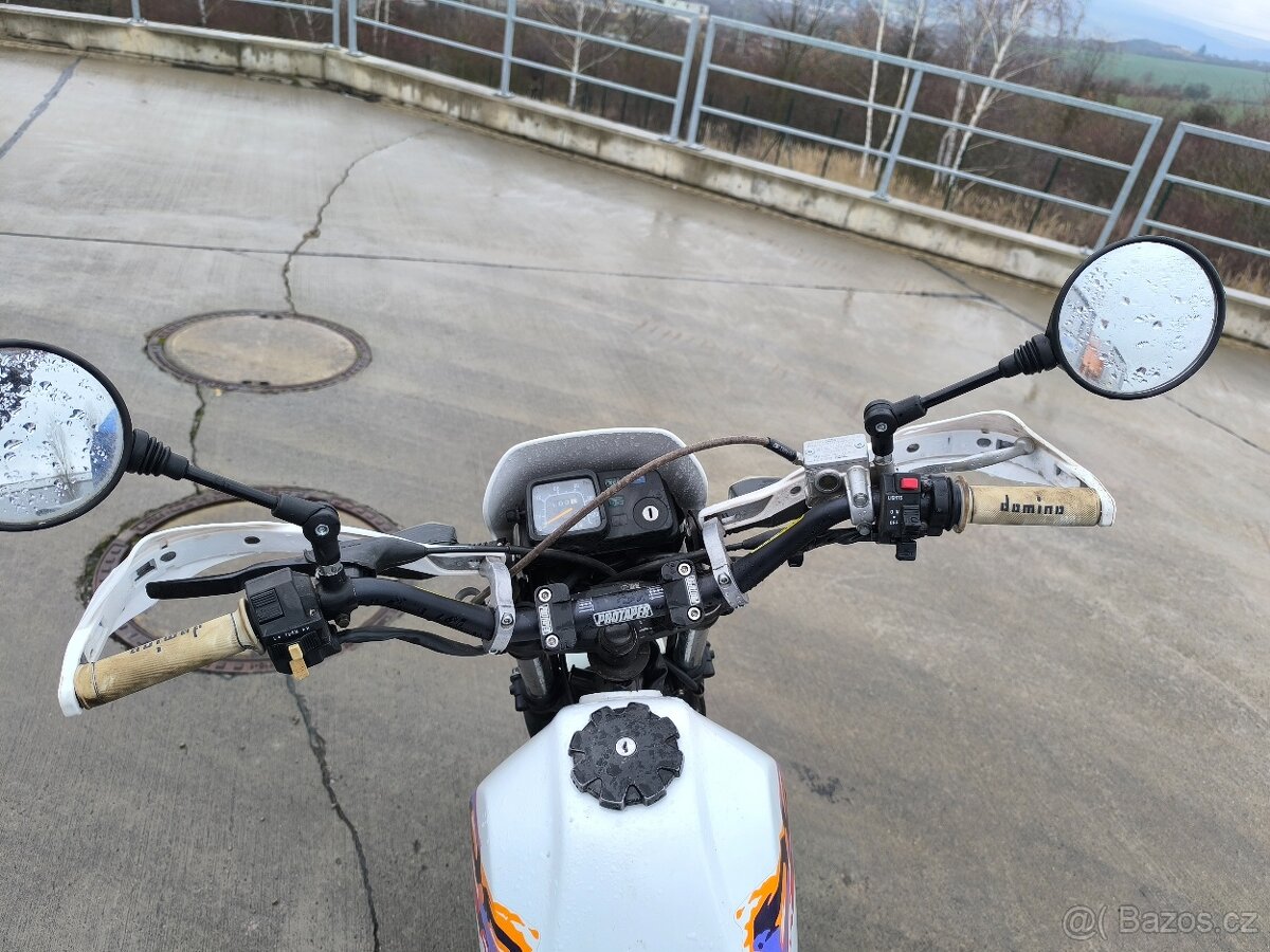 Suzuki DR 125 - 5
