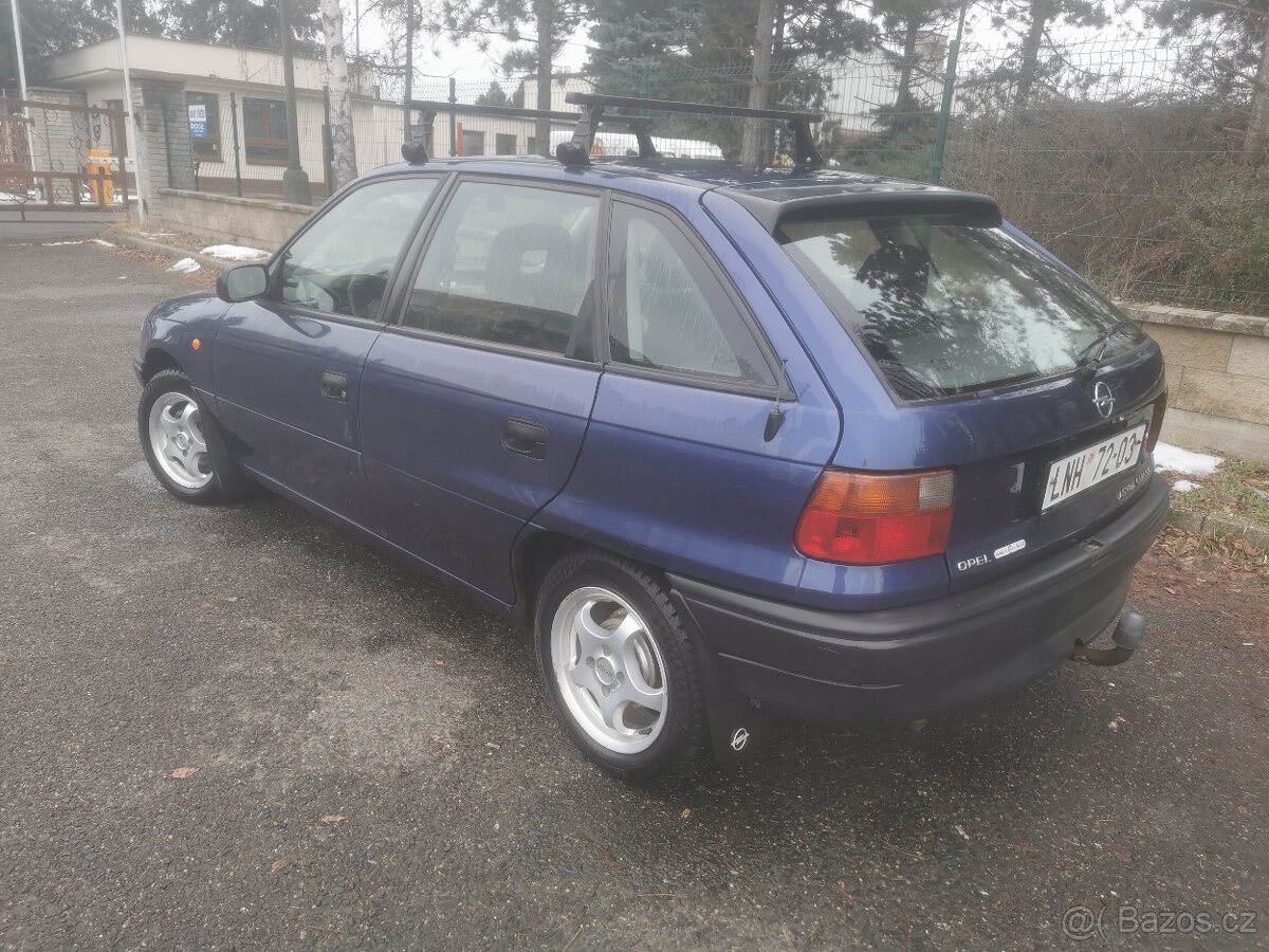 Opel Astra F Classic 1.6 benzín - 5