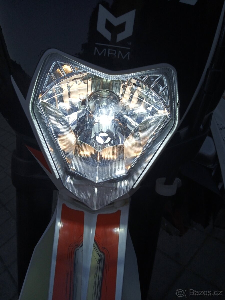 Terénní moto 300ccm/Zánovní stav