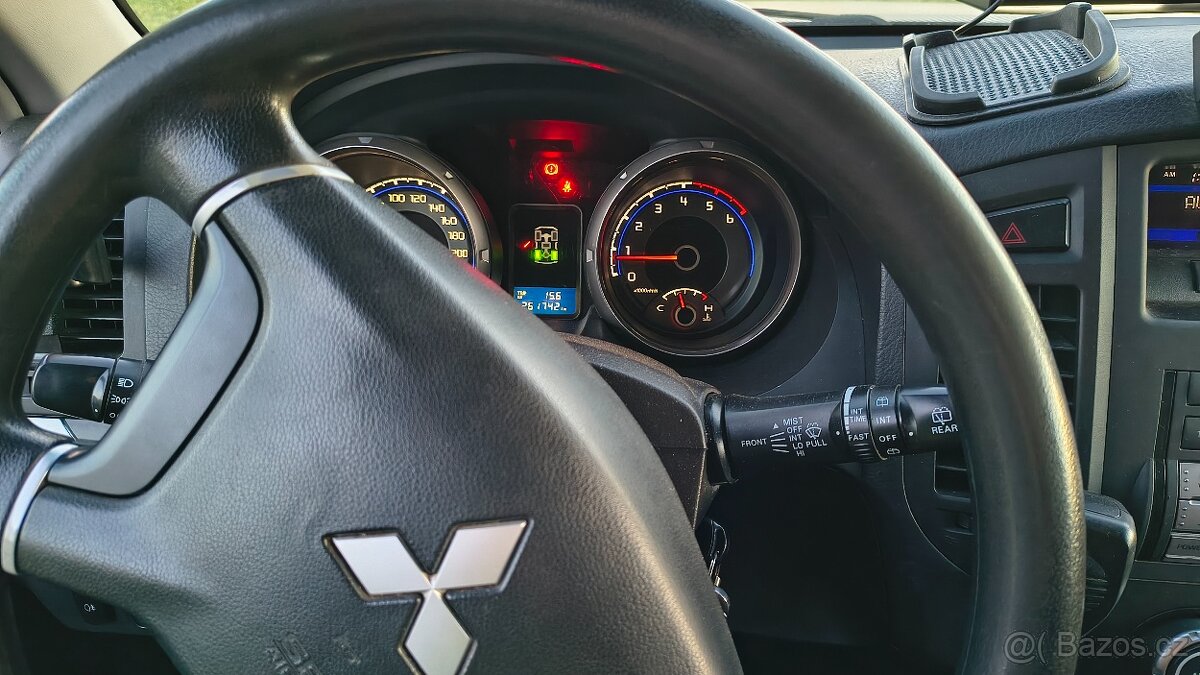 Mitsubishi Pajero 3,2 DiD,2008vyrobeno,v provozu od 2010 - 5