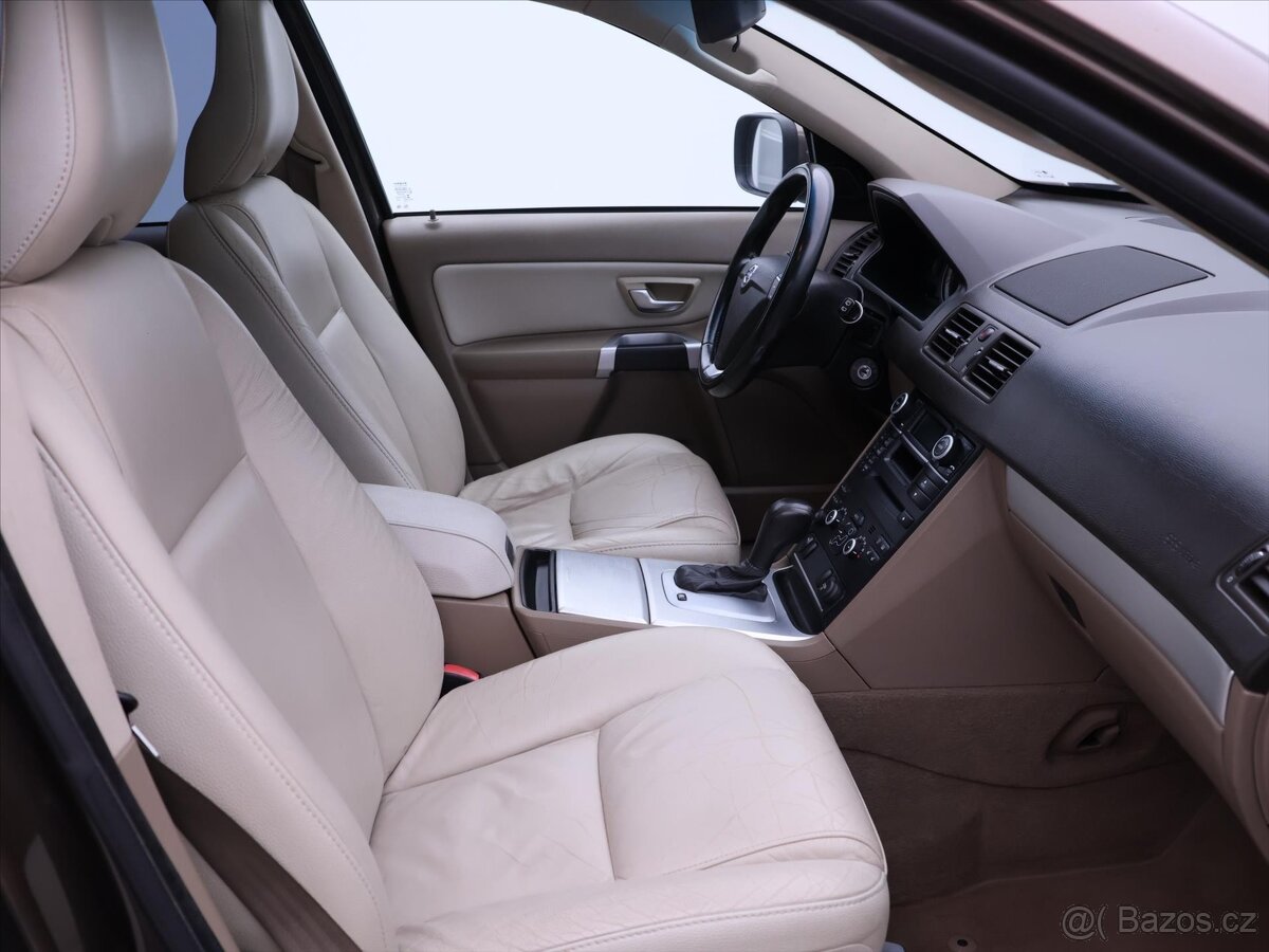 Volvo XC90 2,4 D5 147kW AWD KINETIC (2013) - 5