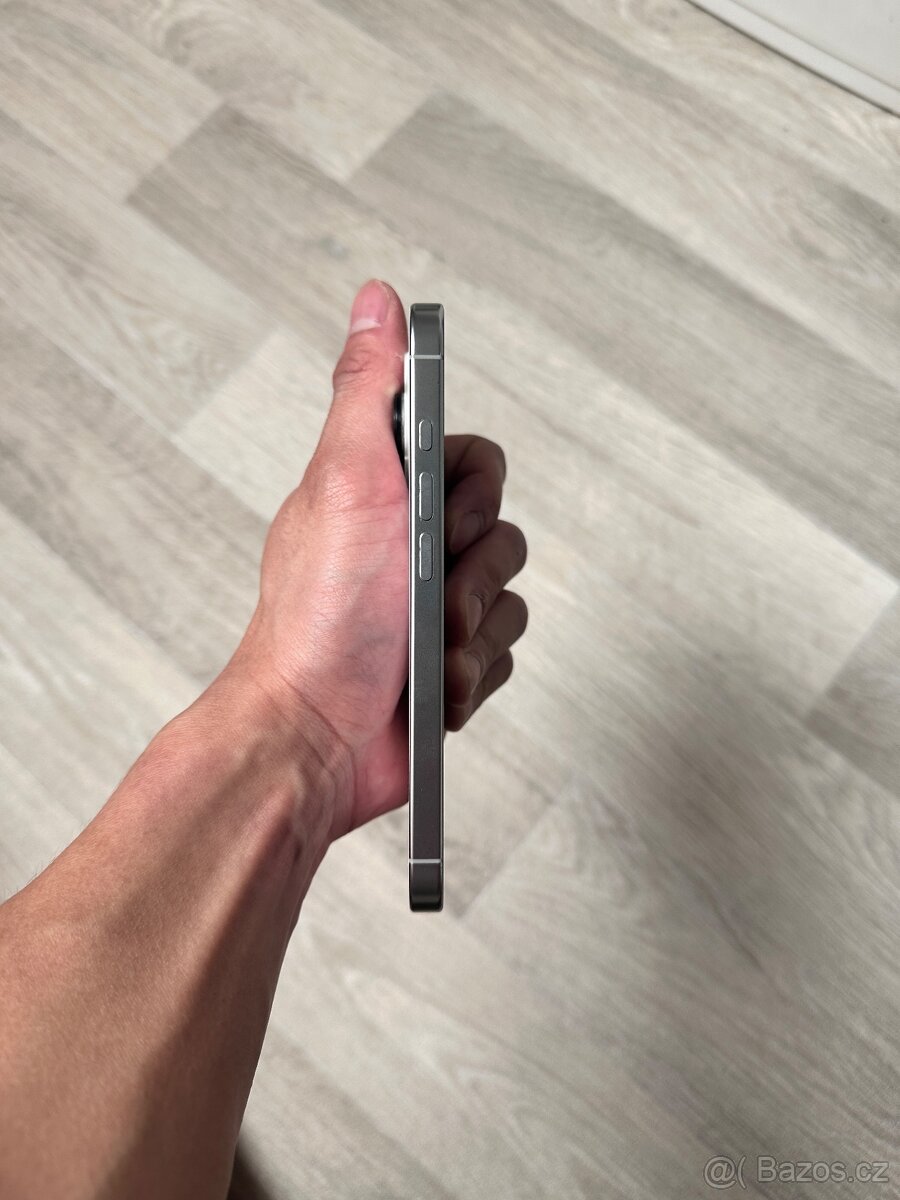 IPhone 16 Pro verze E-sim - 5