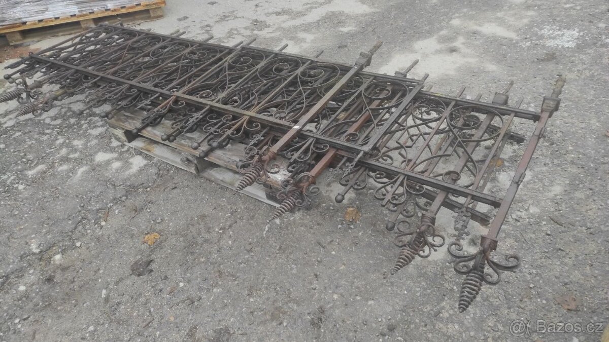 Starý železný plot, plotové dílce, 12bm - 5