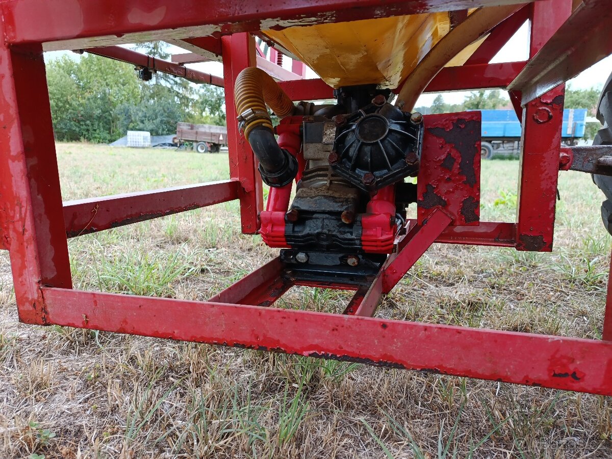 Postřikovač 600 l - 5