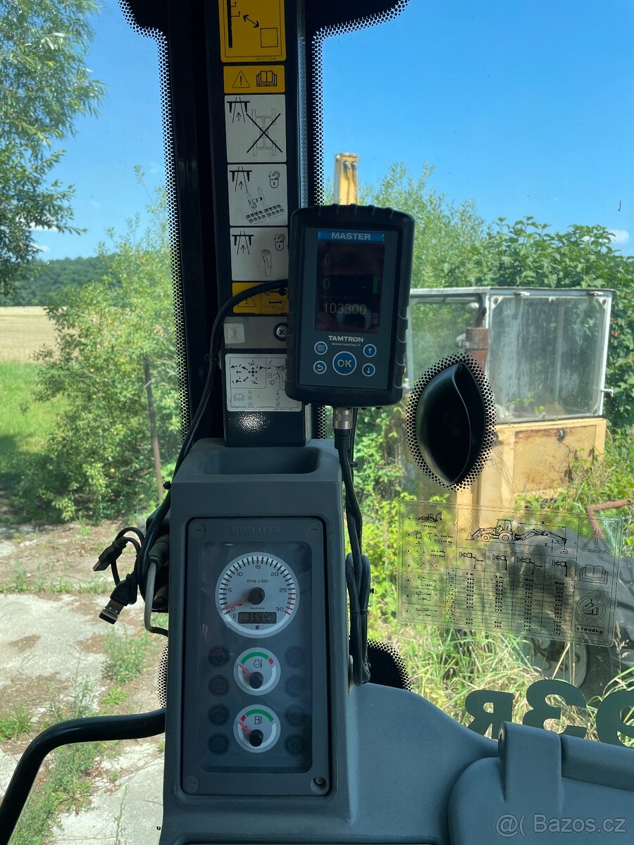 Komatsu WB93 - 5