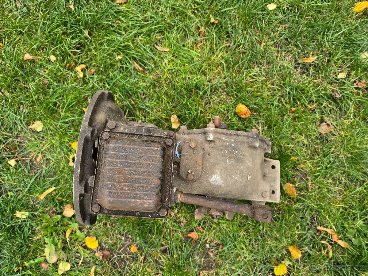 Převodovka z frézky - náhradní díly - 5