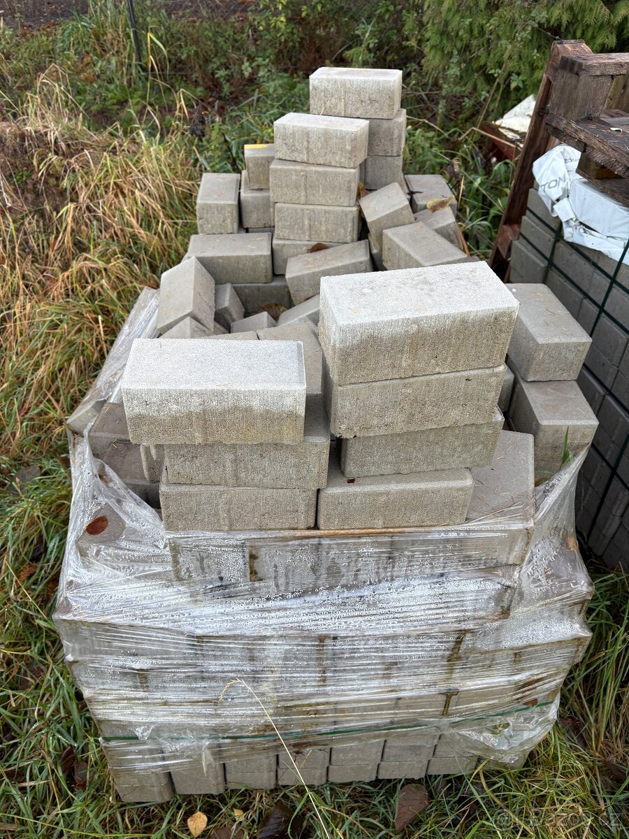 Prodám zámkovou dlažbu + obrubníky - 5