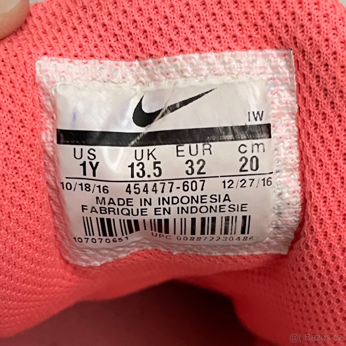 Dívčí oranžové koženkové tenisky značky Nike vel. 32 - 5