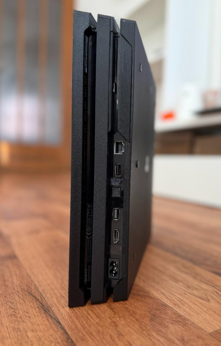 Sony Playstation 4 Pro 1TB (CUH-7216B) černá - 5