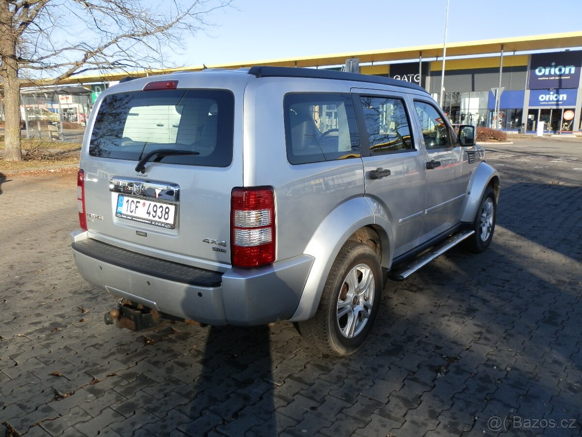 Dodge Nitro 2.8 CRD SXT 4x4 - 5