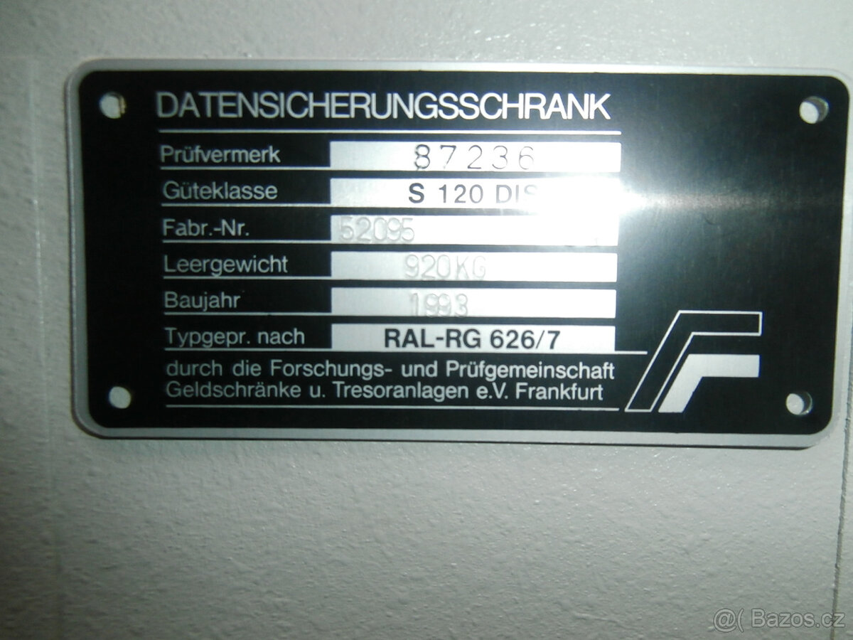 Trezor moderní bytelný bezpečný těžký za 10.000 kč - 5