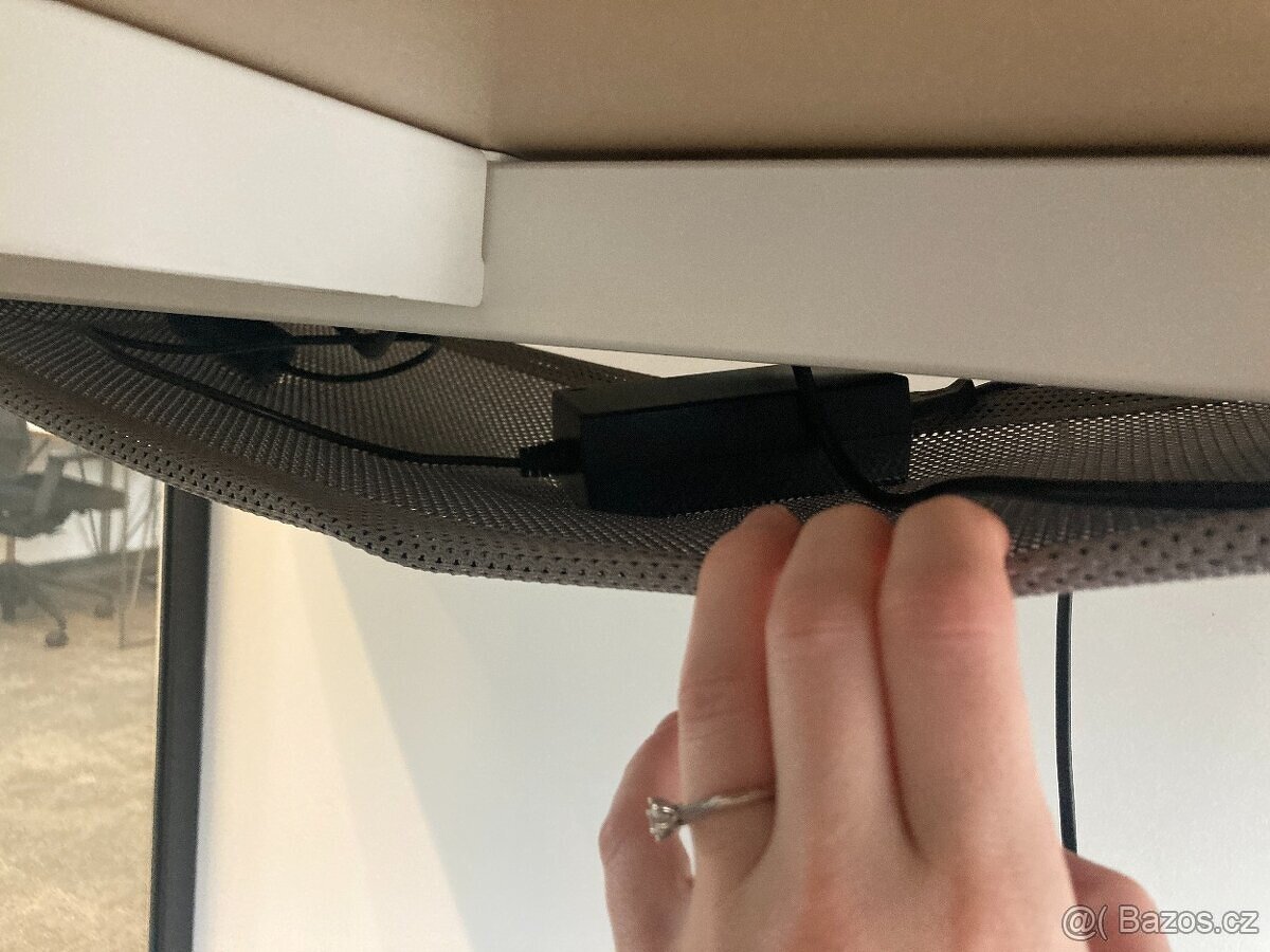 IKEA polohovatelný kancelářský stůl BEKANT levý roh - 5