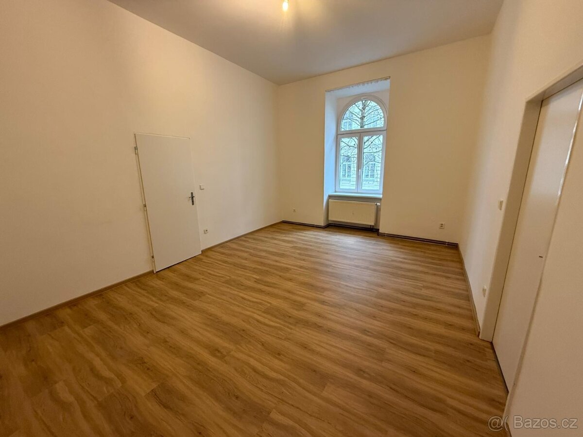 Byt 4+1 (154 m2) s velkou šatnou a spíží - 5