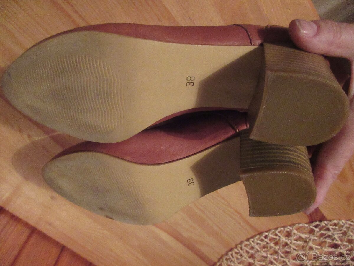 Dámské šněrovací boty - vel. 38. - 5