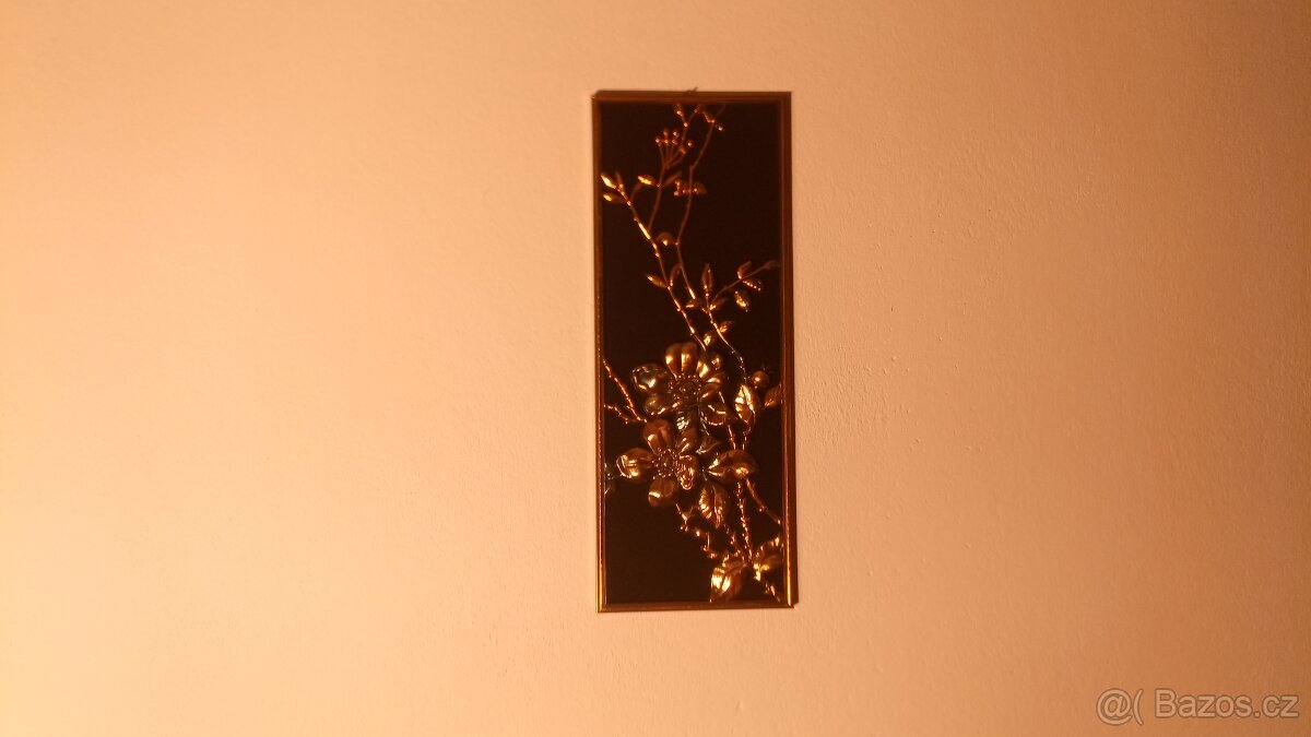 Dekorativní kovový reliéf na sametovém podkladu - 5