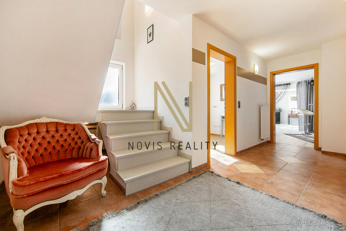 Prodej, rodinný dům se dvěma bytovými jednotkami, 213 m², Re - 5