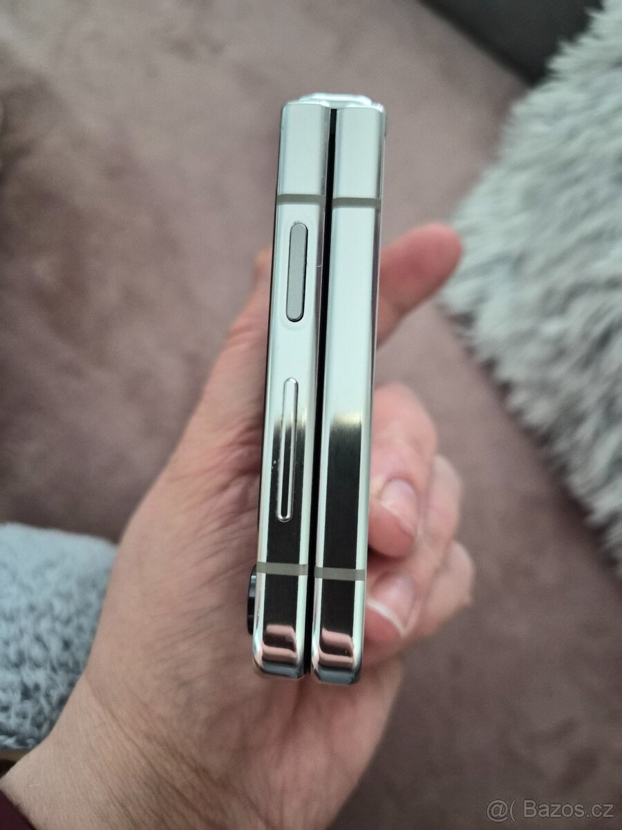 Samsung Z flip 5 256 GB - 5