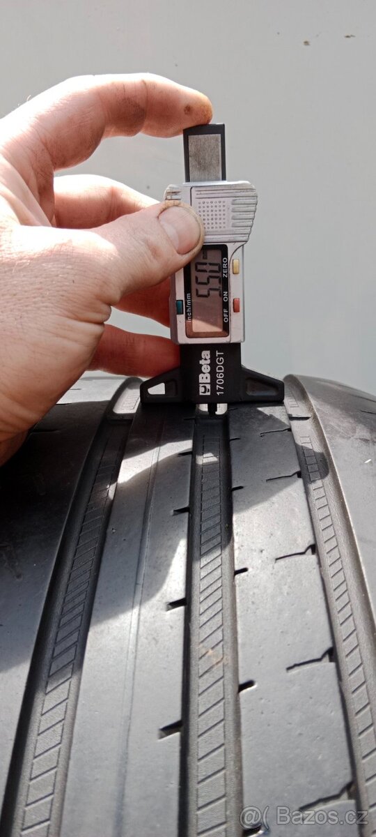 Pirelli & Goodyear 235/45R18 - 5
