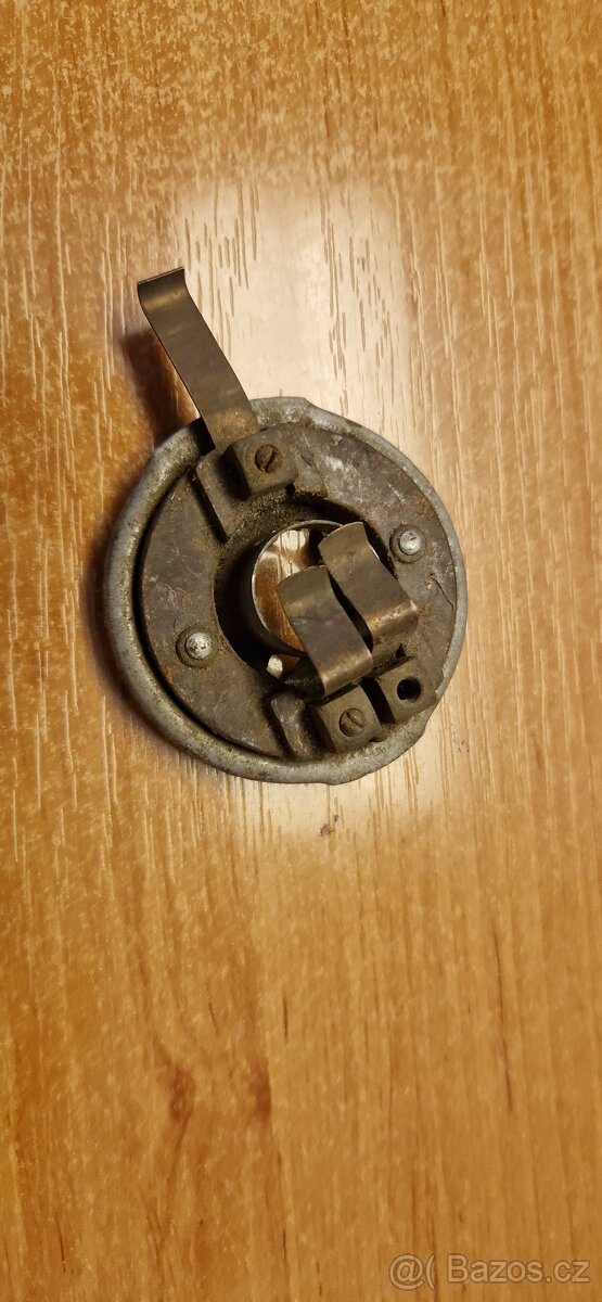 koupim tyto objimky zarovky pripadne i jiné prumer 54 - 5