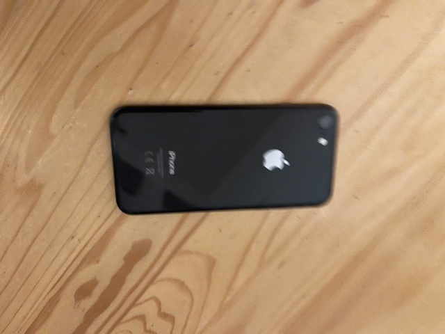 iPhone 8 - 64 GB - 5