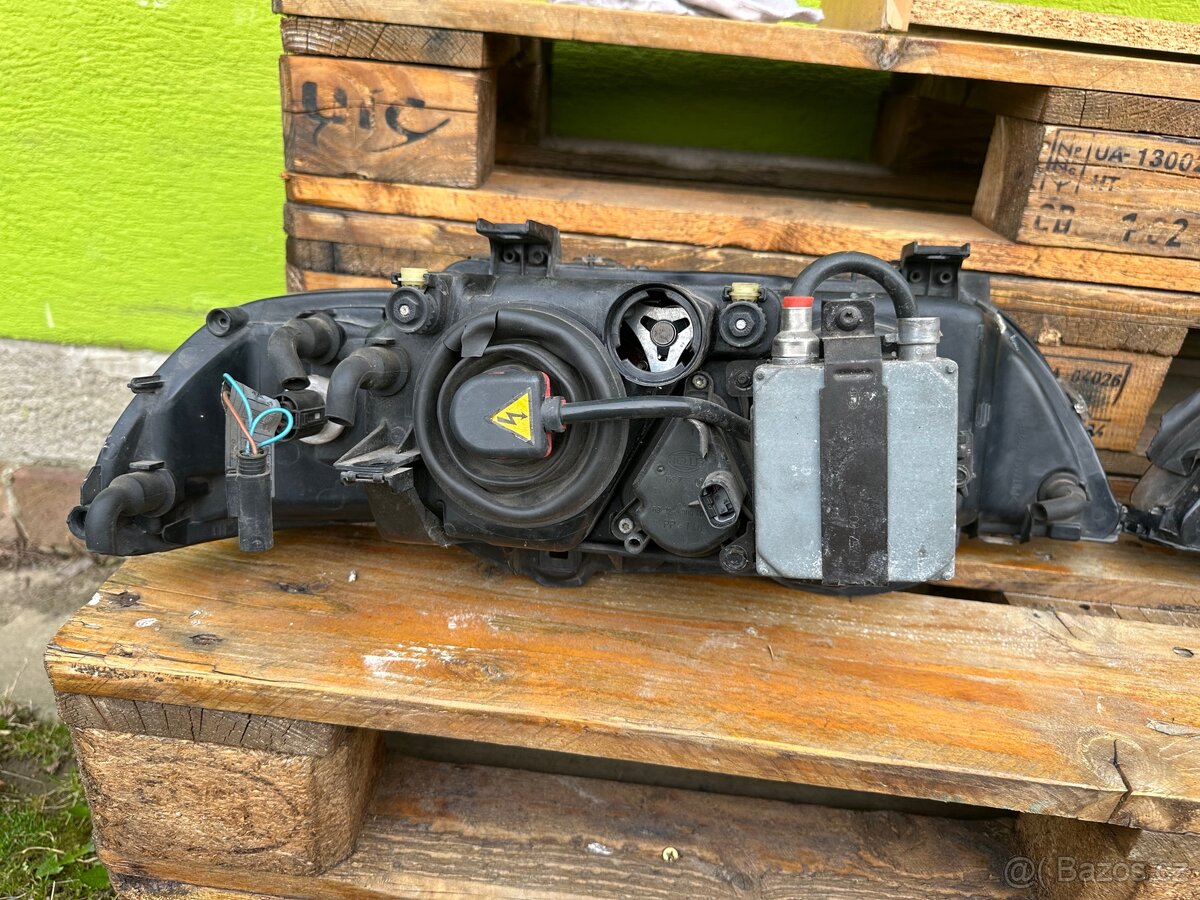 Přední světla BMW e39 Hella xenon - 5