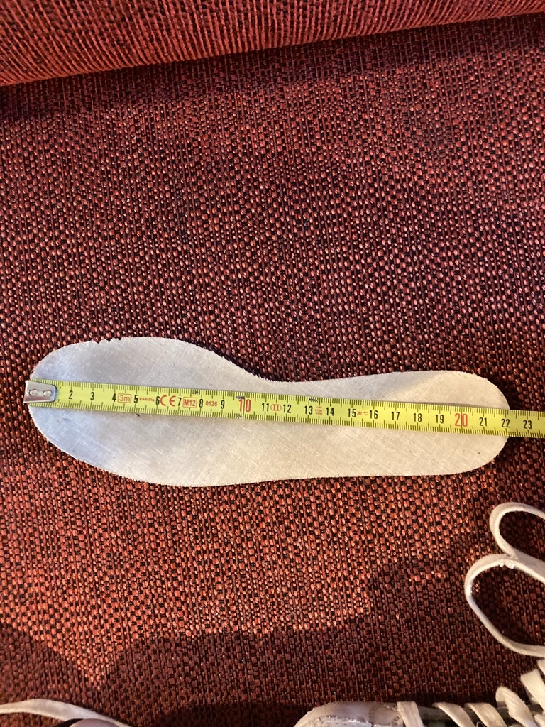 Dva páry dívčích bruslí - 5