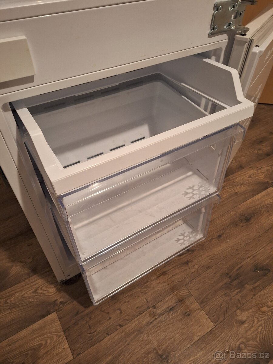 Chladnička s mrazničkou Samsung - vestavná - 5