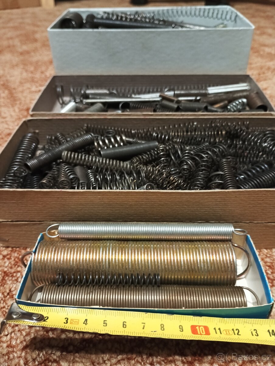 tři krabičky pružin z pozůstalosti nové - 5