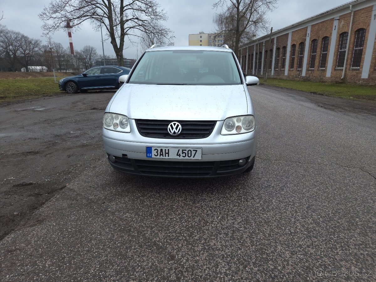 Volkswagen Touran 2.0 TDI 7. Míst - 5