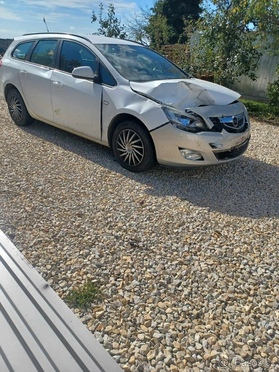 Rozpredám Opel Astra J ST 1.4 Turbo 88kw A14NET - 5