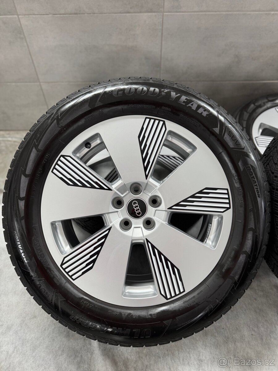 ORIGINÁLNÍ ZIMNÍ ALU SADA AUDI E-TRON R19 - 5