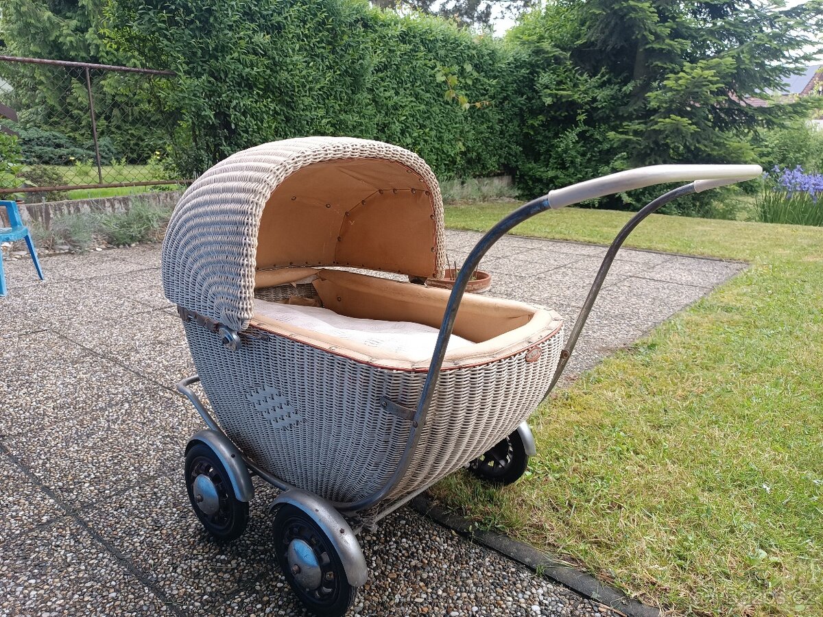 Prodám dětský retro kočárek - 5