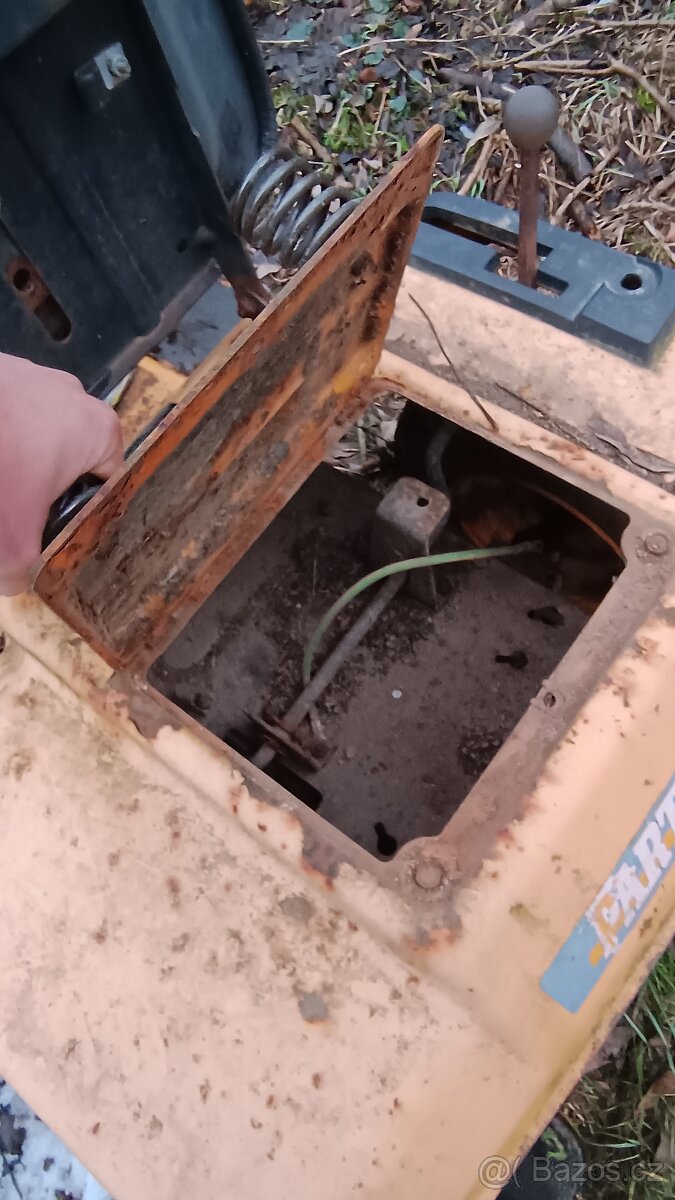 Zahradní traktor. - 5