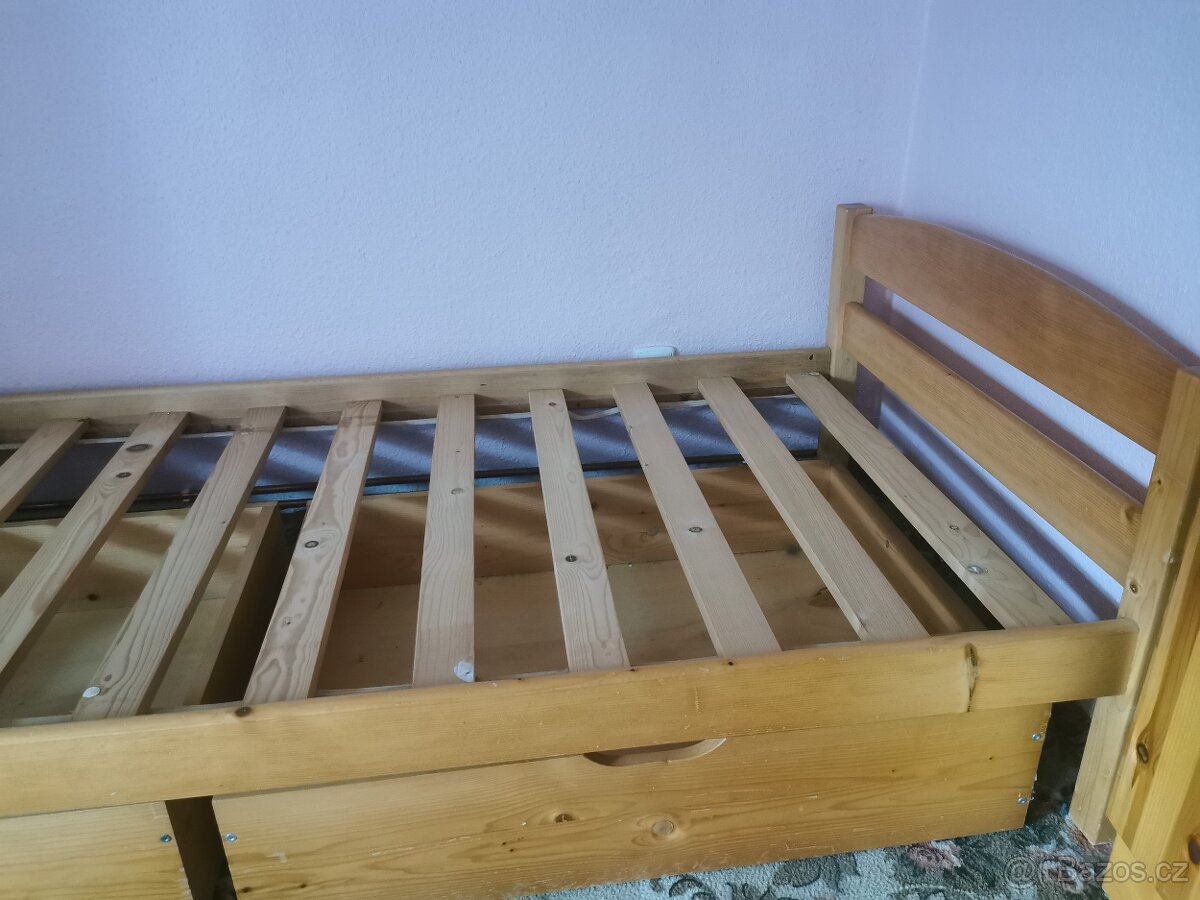 Dřevěná postel se šuplíky - 5