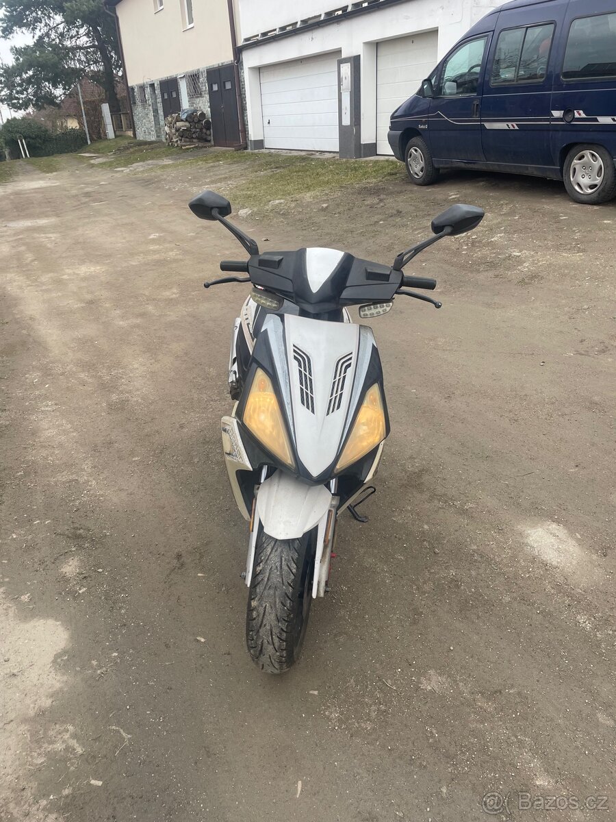 Skutr Yuki 125 - 5