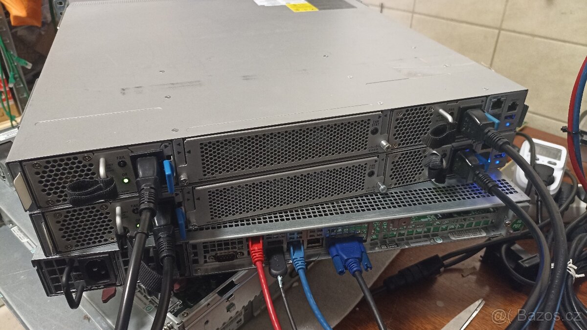 3x Cisco nexus N3K-C3048TP-1GE 48x1GE, 4x10GE SFP+ - 5