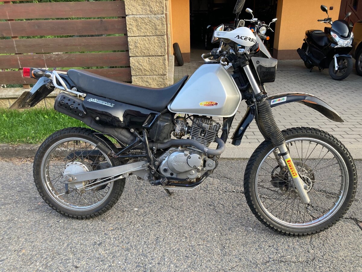 Suzuki DR 125, rok 1996, na díly