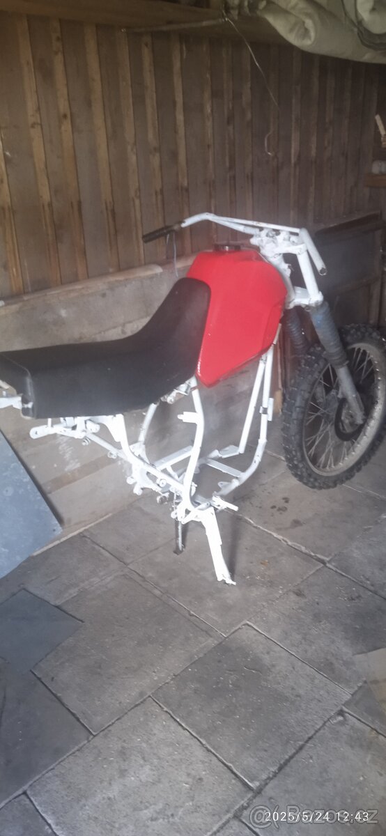 Rám motorky enduro