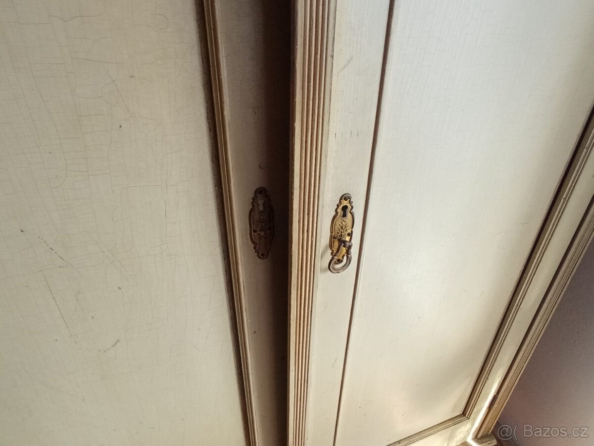 Starožitný nábytek - 5