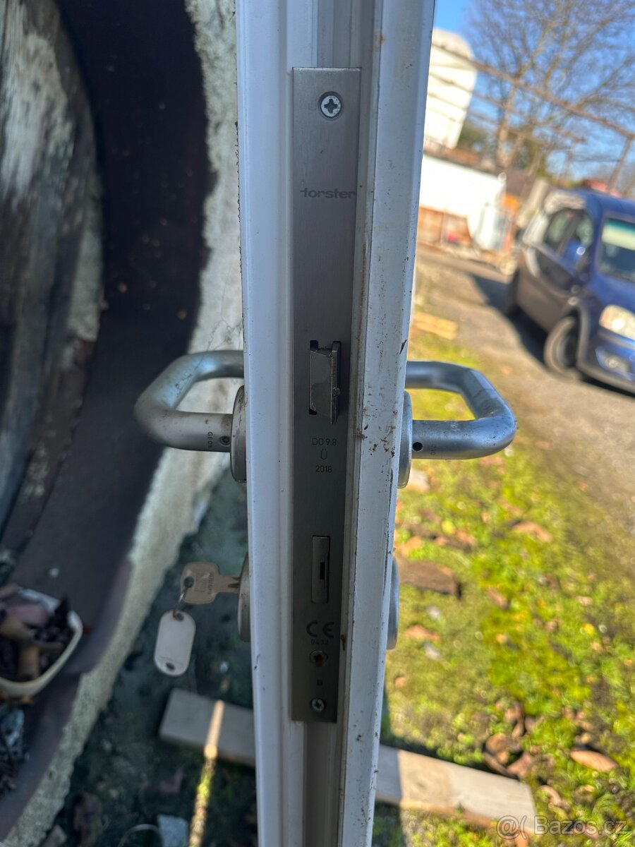 Prosklená vchodová stěna trojsklo - 5