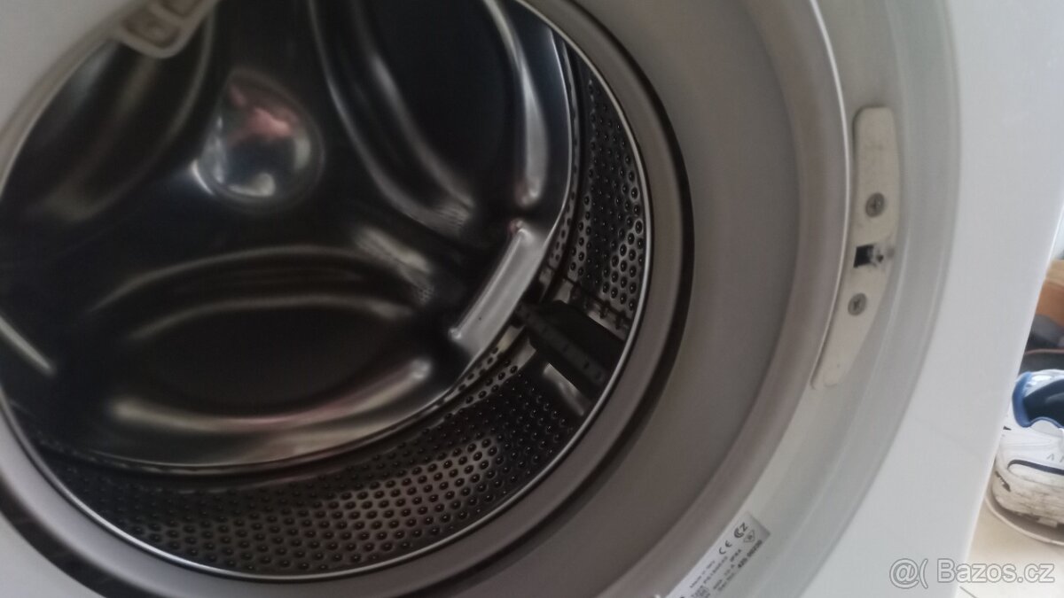 Automatická pračka s předním plněním. - 5