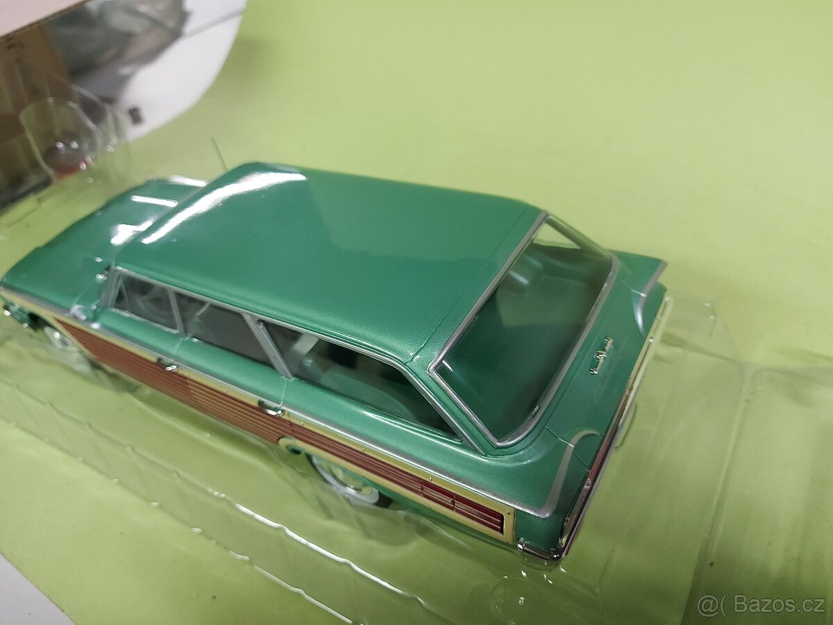 1:18 Ford Country Squire, MCG - 5