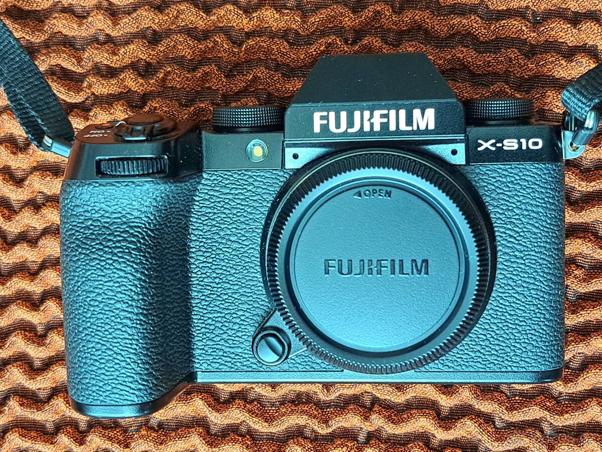 Fujifilm X-S10 tělo černý - 5