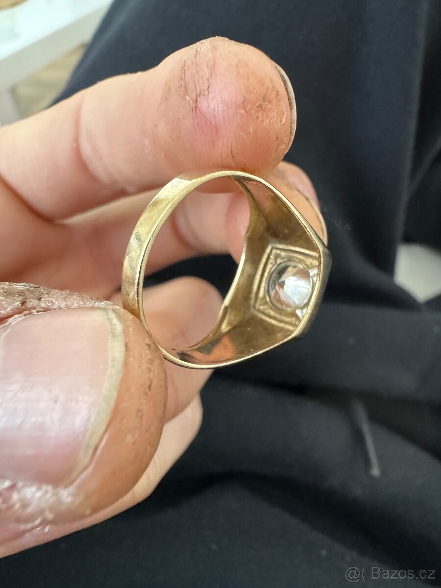 Pánský zlatý prsten s kamenem - 5