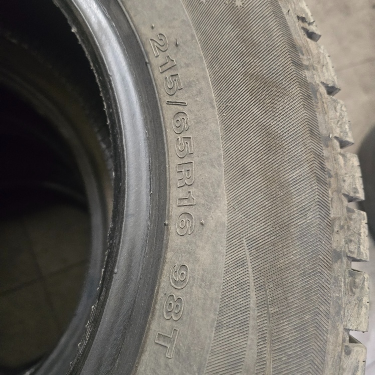 pneu 215/65/16 98T - 5