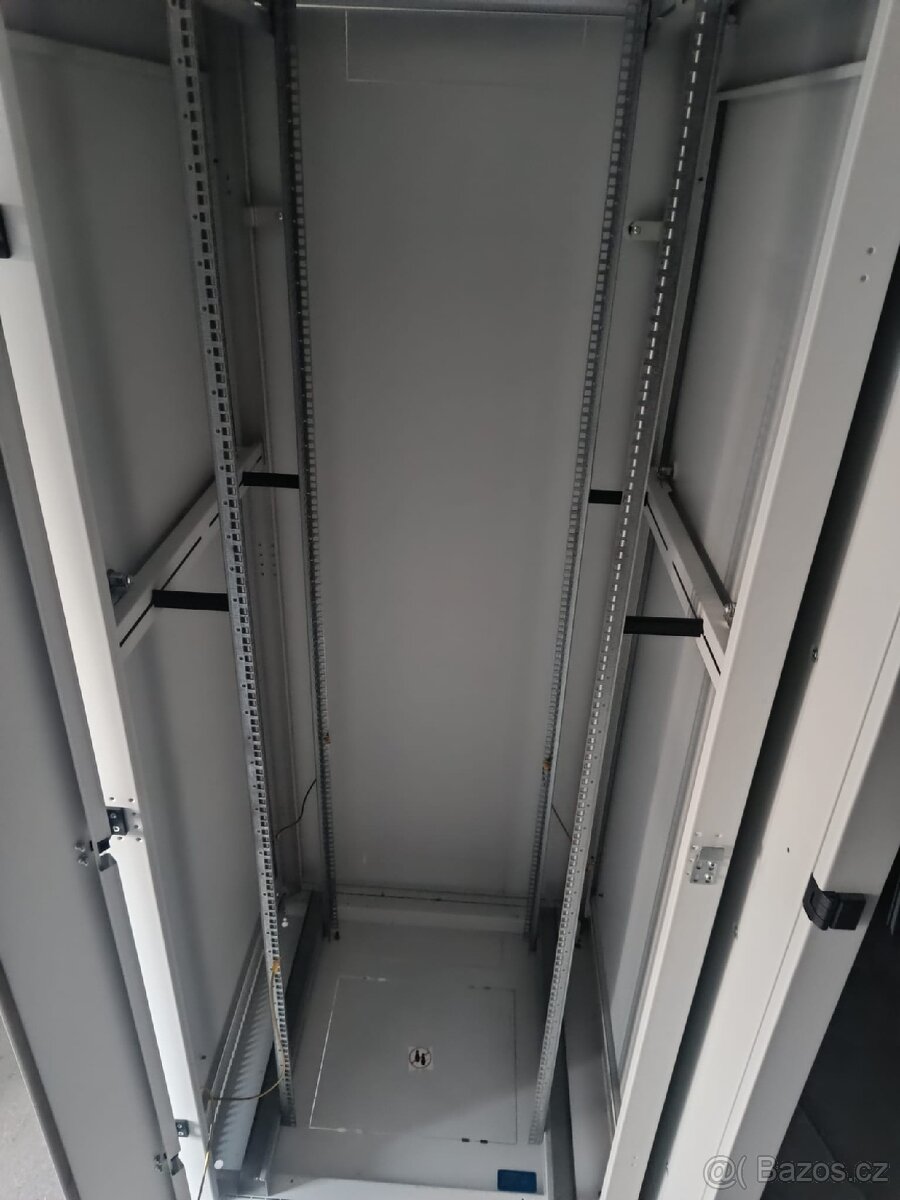 serverová skříň, rack, datový rozvaděč - 5