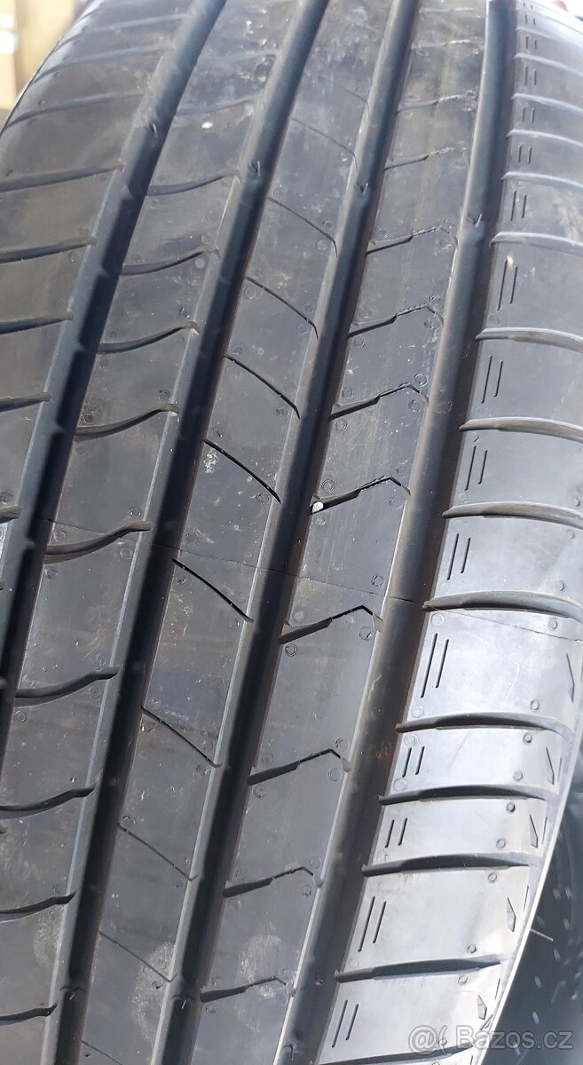 KUMHO ECSTA HS51 NOVÉ, 215/55R18. - 5