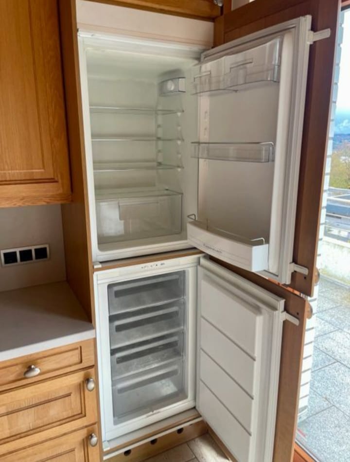 Kuchyně světlý dub masiv se značkovými spotřebiči,5684 - 5